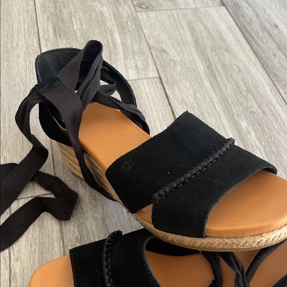 New!! UGG Taia Ankle Tie Wedge Sandal - Picture 2 of 5